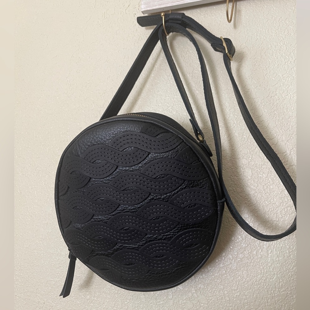 Zaha Large Circle Crossbody